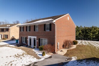 St. James Village North in Hagerstown, MD - Foto de edificio - Primary Photo