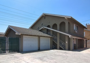 8736-8742 Rose St in Bellflower, CA - Building Photo - Building Photo