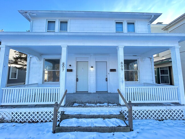 property at 807-809-809 W Ash St