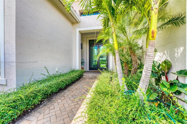 5663 Brookfield Cir W in Hollywood, FL - Building Photo - Building Photo