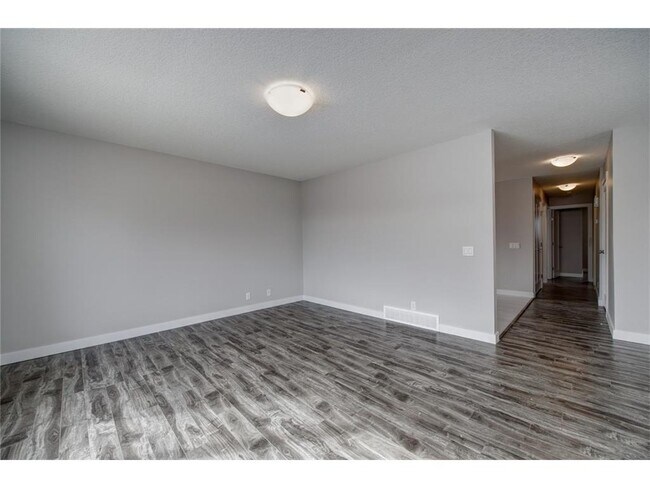 116 Castlebrook Way NE in Calgary, AB - Building Photo - Building Photo