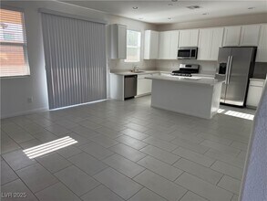 10233 S Ullom Dr in Las Vegas, NV - Building Photo - Building Photo