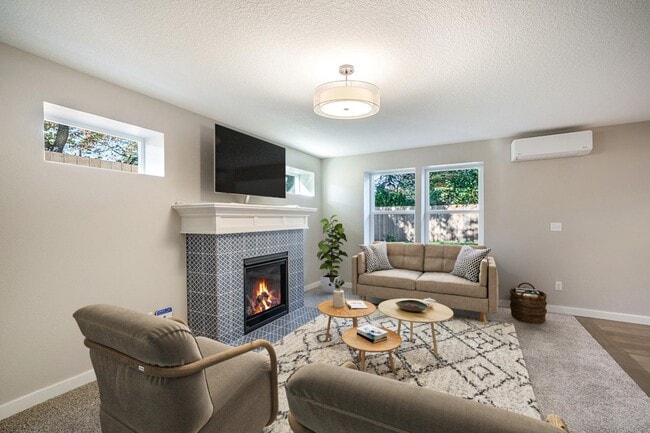 Stylish South Tabor apartment 5 blocks fro in Portland, OR - Building Photo - Building Photo