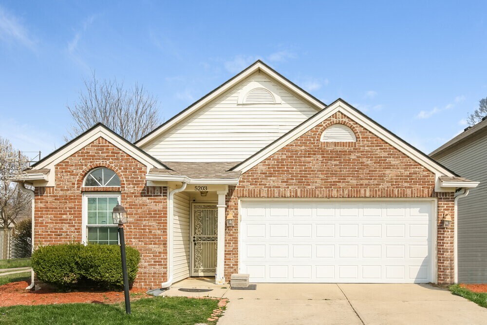 5203 Pin Oak Dr in Indianapolis, IN - Building Photo