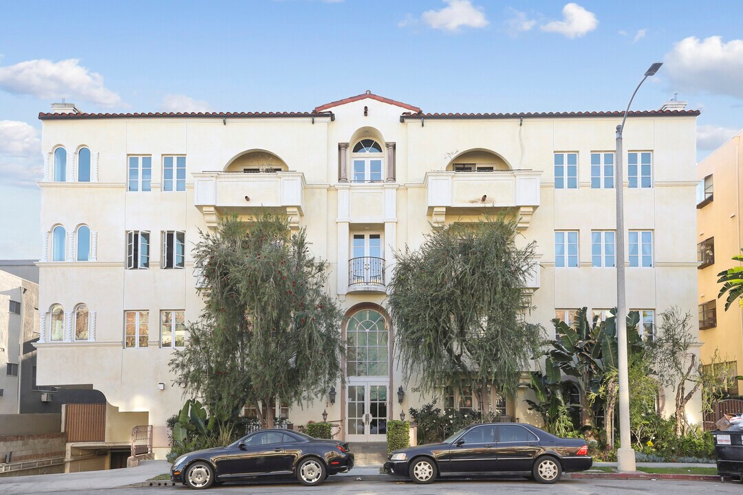 1861 Veteran Ave in Los Angeles, CA - Foto de edificio