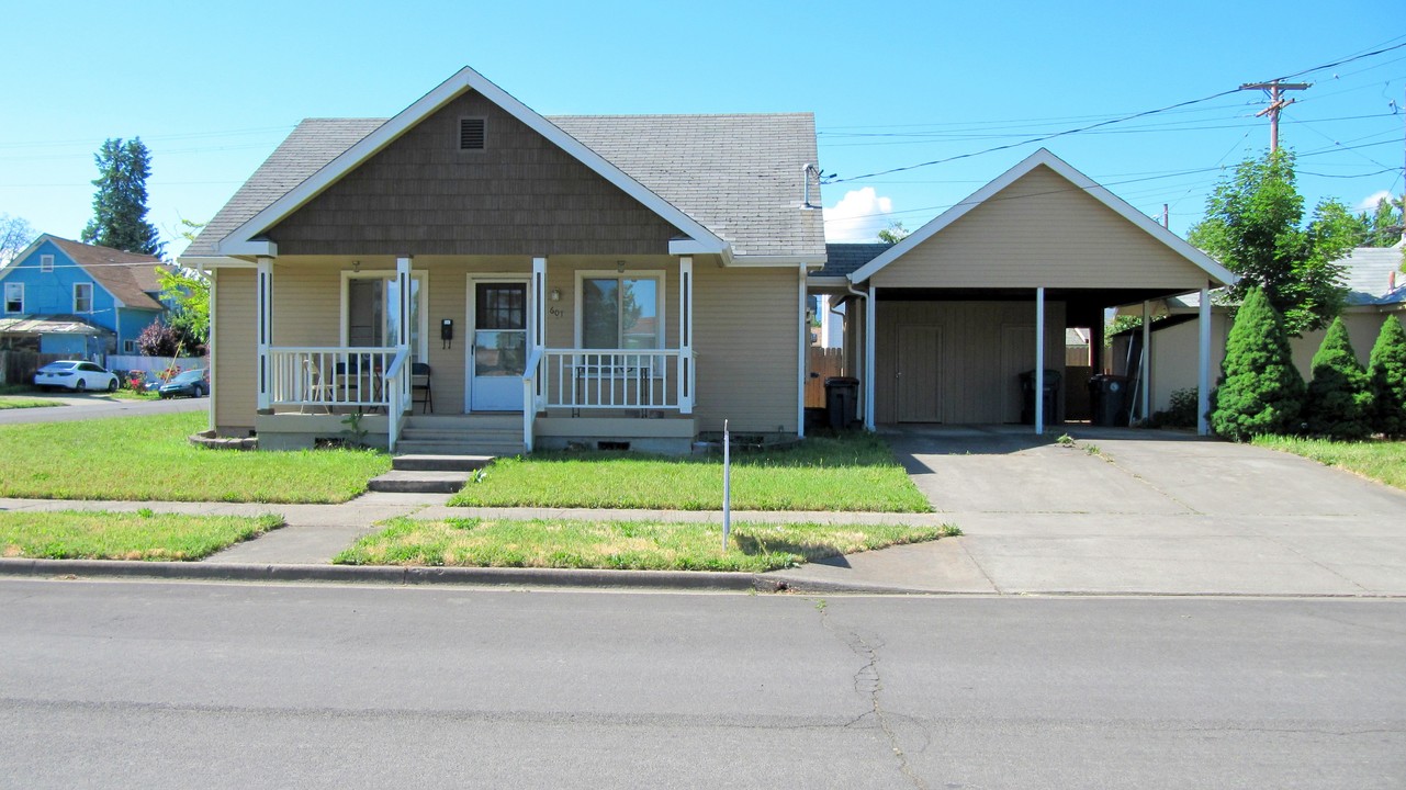 605 Pennsylvania Ave in Medford, OR - Building Photo