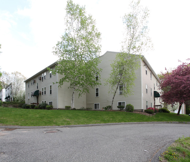 Hillside Estates in Chicopee, MA - Foto de edificio - Building Photo