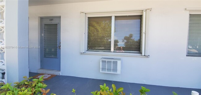 2000 NE 51st Ct in Fort Lauderdale, FL - Foto de edificio - Building Photo