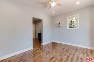 11472 Ventura Blvd-Unit -B in Los Angeles, CA - Building Photo - Building Photo