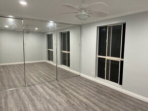 6160 Whitsett Ave, Unit 8 in Los Angeles, CA - Building Photo - Building Photo