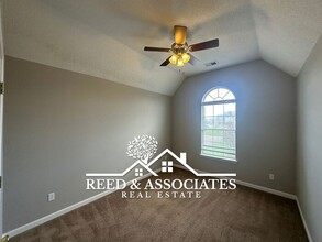 7051 Showboat Ln in Cordova, TN - Foto de edificio - Building Photo