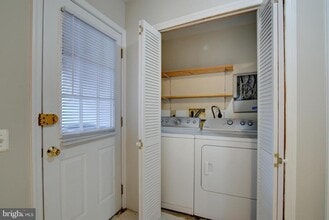 4009 Timber Oak Trl in Fairfax, VA - Building Photo - Building Photo