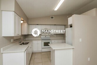 995 Armstrong Rd SE in Palm Bay, FL - Building Photo - Building Photo