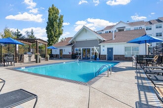 Element 170 Apartments in Beaverton, OR - Building Photo - Building Photo