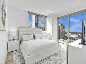 1300 Brickell Ave, Unit 2702 in Miami, FL - Foto de edificio - Building Photo