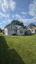 104 Sycamore St in La Porte City, IA - Building Photo - Building Photo