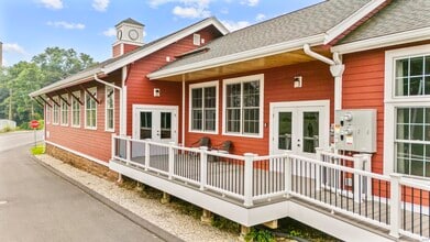 240 Meadow Rd in Rocky Hill, CT - Building Photo - Building Photo