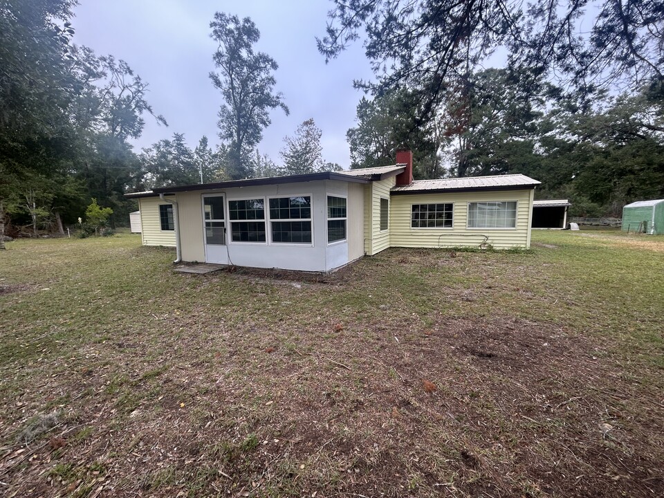 795 NE 799th St in Old Town, FL - Building Photo