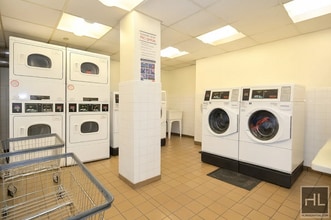 55 W 55th St in New York, NY - Building Photo - Building Photo