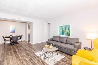 Allure Apartments in Corpus Christi, TX - Building Photo - Building Photo