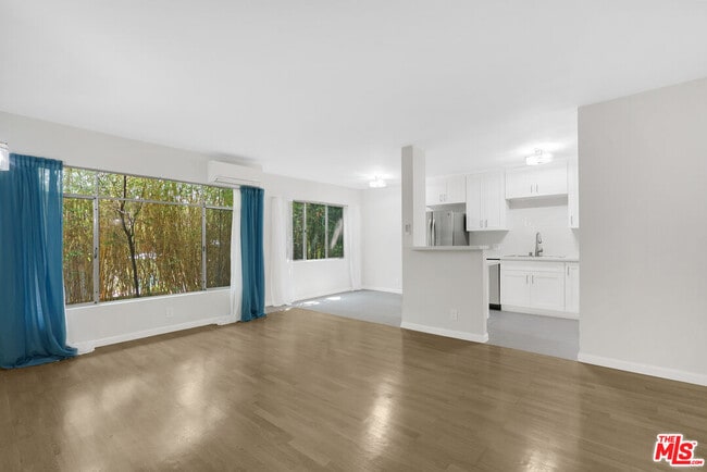 2488 Beachwood Dr in Los Angeles, CA - Building Photo - Building Photo