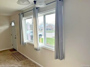 2439 Stieber St in Westland, MI - Building Photo - Building Photo