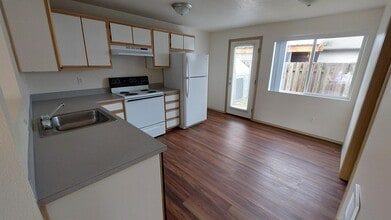 160 N 7th St in Aumsville, OR - Building Photo - Building Photo