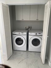 10310 Montgomery Ave in Granada Hills, CA - Foto de edificio - Building Photo