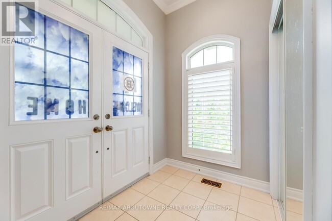 2481 Taylorwood Dr in Oakville, ON - Building Photo - Building Photo