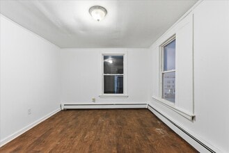 942 Lisbon St, Unit Unit 3 3rd floor in Lewiston, ME - Building Photo - Building Photo