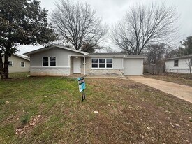 511 W Erie St in Springfield, MO - Building Photo