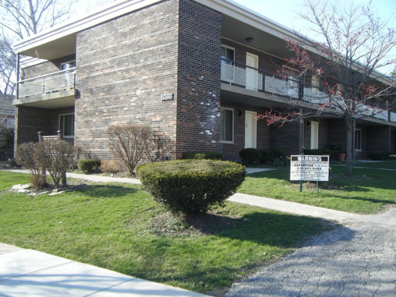 332 Pennsylvania Ave in Glen Ellyn, IL - Building Photo