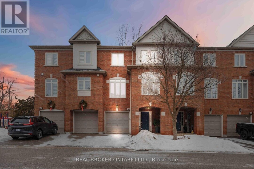255 Shaftsbury Ave in Richmond Hill, ON - Building Photo