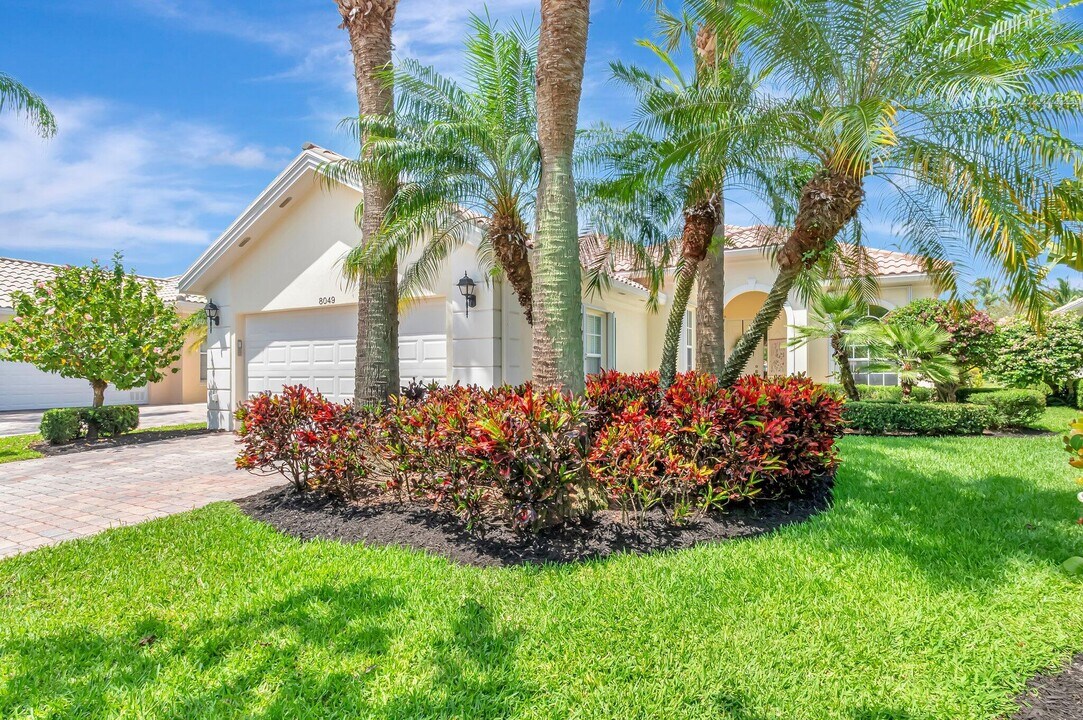 8049 Nevis Pl in Wellington, FL - Building Photo