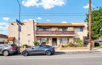 10743 Palms Blvd., in Los Angeles, CA - Foto de edificio - Building Photo