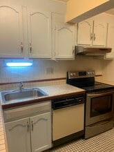 1166 Middle Tpke W, Unit 1166 in Manchester, CT - Foto de edificio - Building Photo