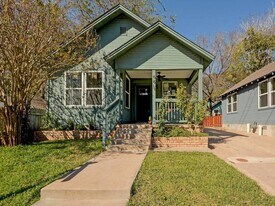66 1/2 Navasota St in Austin, TX - Building Photo