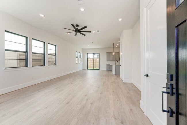 12016 Royal Oaks Banner Wy in Houston, TX - Building Photo - Building Photo