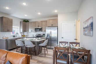 Gateway Court Townhomes in Shakopee, MN - Building Photo - Interior Photo