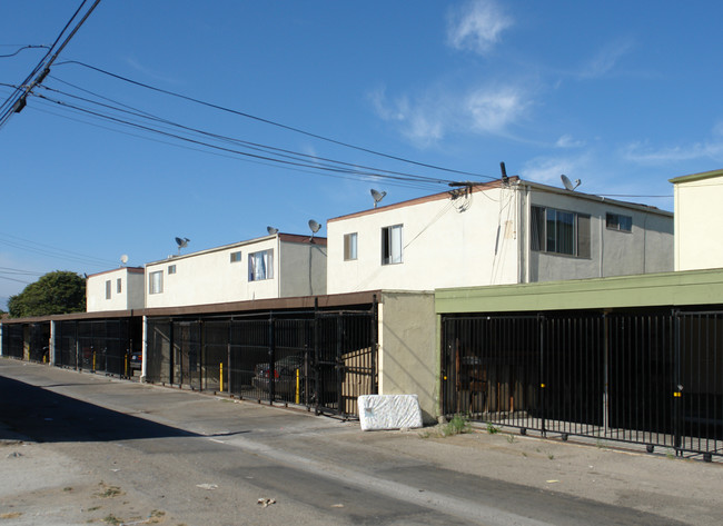 Granada in Oxnard, CA - Building Photo - Building Photo