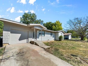 8258 Carrick St in Fort Worth, TX - Building Photo - Building Photo