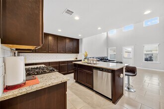 8007 Carillon Way in Rosharon, TX - Building Photo - Building Photo