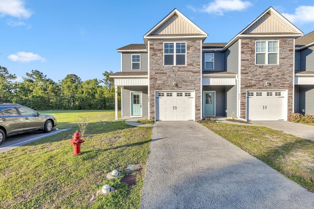 309 S Stingray Ln in Sneads Ferry, NC - Building Photo