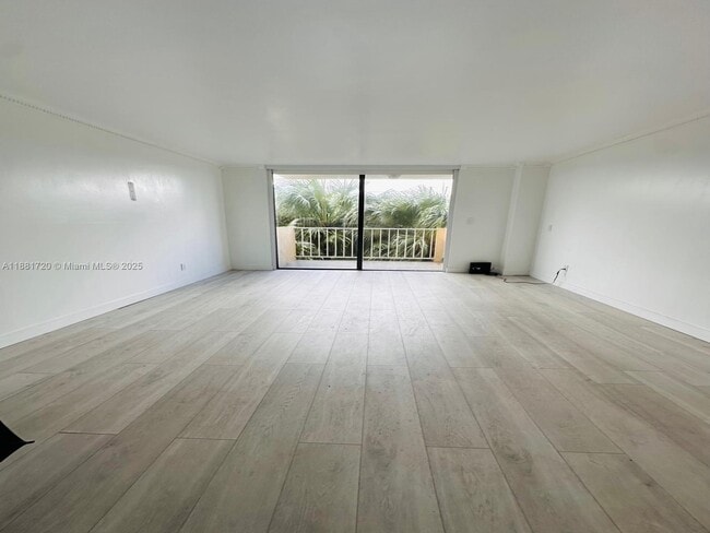 2350 NE 135th St, Unit 401 in North Miami, FL - Building Photo - Building Photo