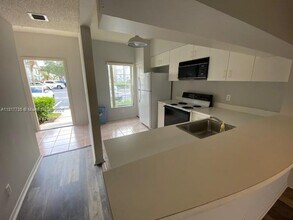 16703 Hemingway Dr in Weston, FL - Building Photo - Building Photo