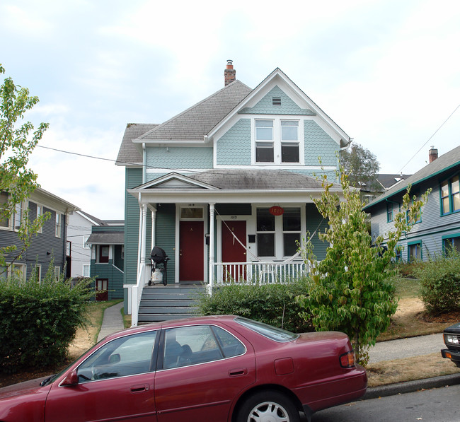 1019 N 36th St in Seattle, WA - Foto de edificio - Building Photo