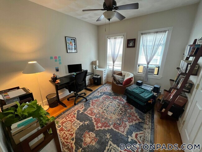 24 Ellington Rd, Unit 2 in Somerville, MA - Building Photo - Building Photo