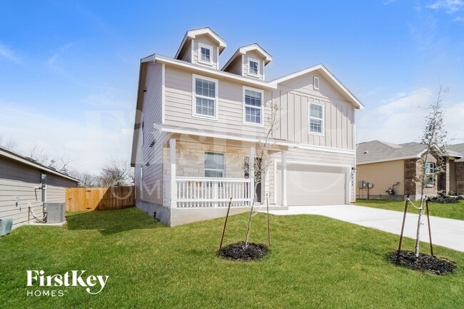 9966 Sarrebourg St in Schertz, TX - Foto de edificio - Building Photo