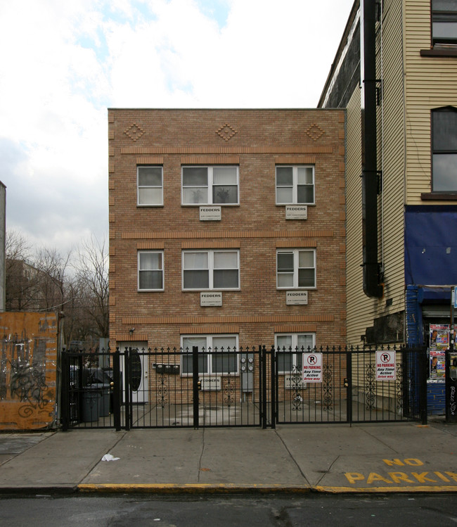 172 Knickerbocker Ave in Brooklyn, NY - Building Photo - Building Photo