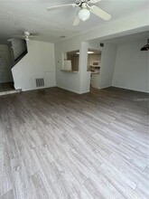 711 Caribbean Dr, Unit 4 in Davenport, FL - Building Photo - Building Photo